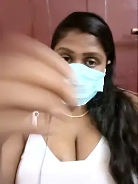 Romantic Woman online show from April 29, 2026, 7:42 pm