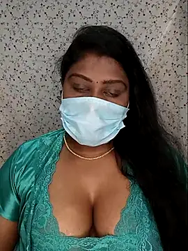 Romantic Woman online show from May 5, 2026, 7:00 pm