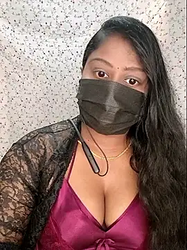 Romantic Woman online show from May 16, 2026, 6:39 pm