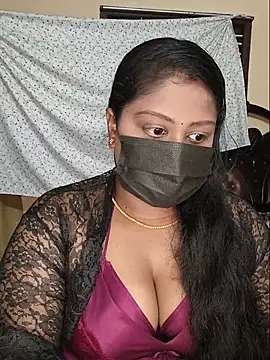 Romantic Woman online show from May 18, 2026, 4:13 pm