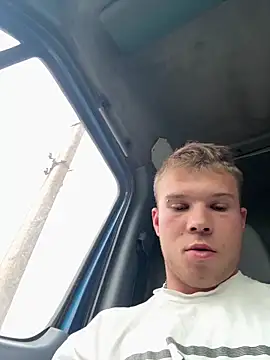 Alaggin111 online show from April 29, 2026, 11:14 am