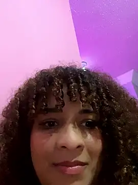 naluisinha online show from April 10, 2026, 1:44 am