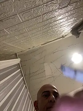 tubeton online show from April 23, 2026, 8:22 pm