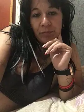Laacoluu online show from April 25, 2026, 2:47 am