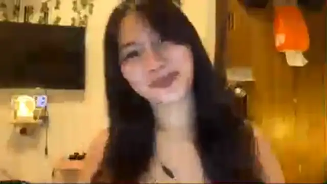 Snapshot of GlindaDejardin chatting on April 11, 2026, 5:17 pm GlindaDejardin online show from April 11, 2026, 5:17 pm