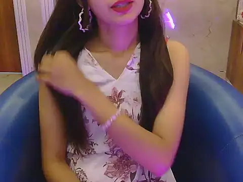 sweeet-Doll online show from April 13, 2026, 5:02 am