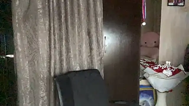 SophieNiktashu online show from April 5, 2026, 12:13 pm