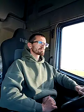 jozsi1995 online show from April 24, 2026, 4:59 am