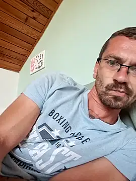 jozsi1995 online show from August 3, 2026, 11:26 am