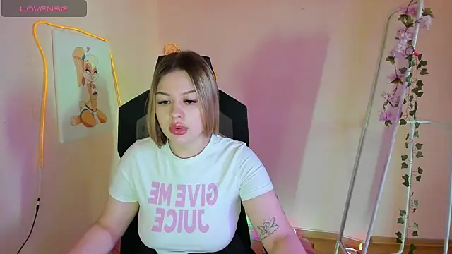 Snapshot of AmeliePeach chatting on May 20, 2026, 1:34 am AmeliePeach online show from May 20, 2026, 1:34 am