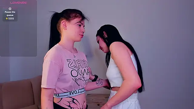 CindyPoster online show from April 7, 2026, 5:41 am