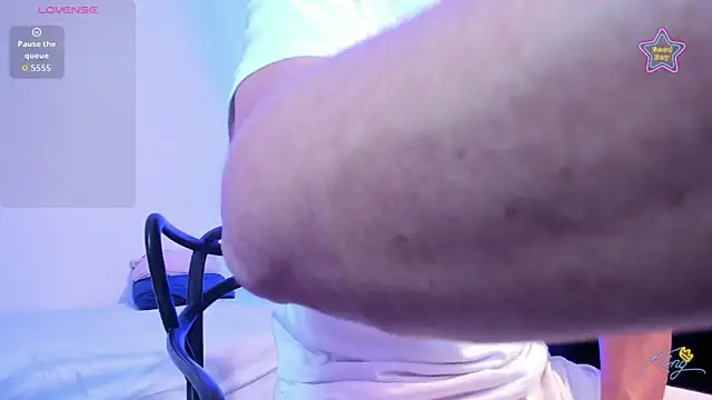 Snapshot of Axel__fierro chatting on April 5, 2026, 8:06 pm Axel fierro online show from April 5, 2026, 8:06 pm