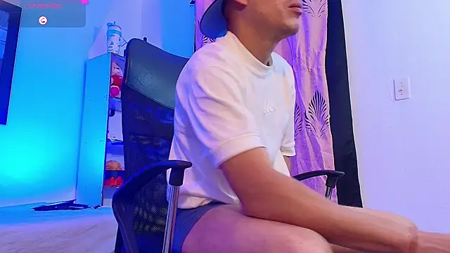 Snapshot of Axel__fierro chatting on April 7, 2026, 12:49 pm Axel fierro online show from April 7, 2026, 12:49 pm