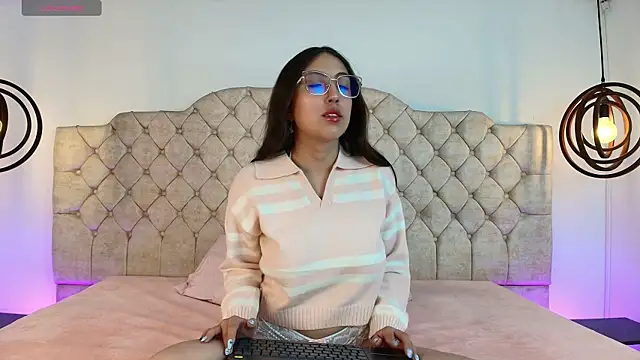 sweetlyundone online show from May 6, 2026, 7:41 pm