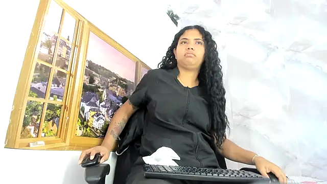 EllyBloom online show from June 19, 2026, 1:37 pm