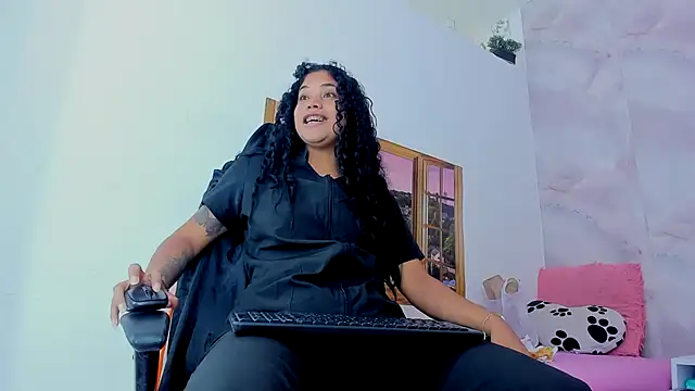 EllyBloom online show from July 3, 2026, 1:39 pm