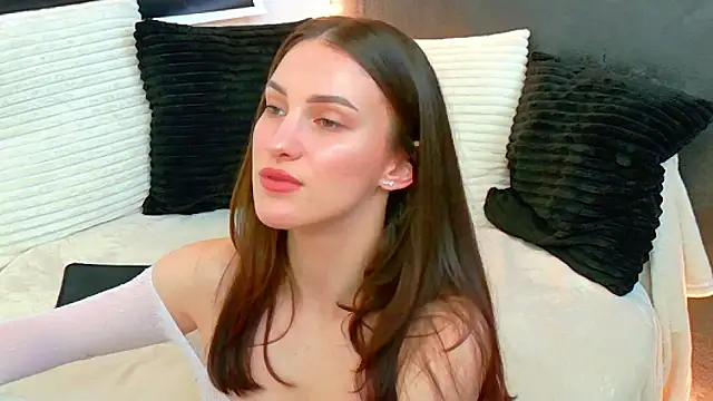 Amira a online show from May 28, 2026, 4:21 am