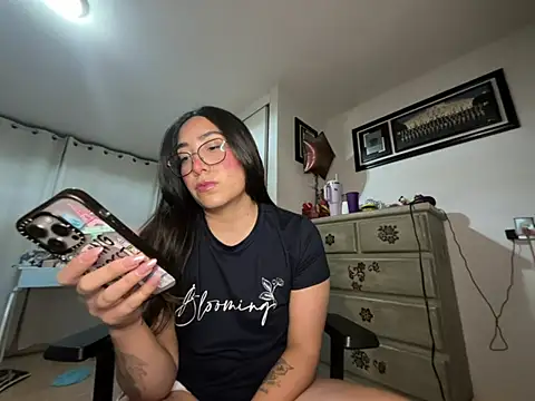 vampiralatina online show from May 10, 2026, 5:12 am