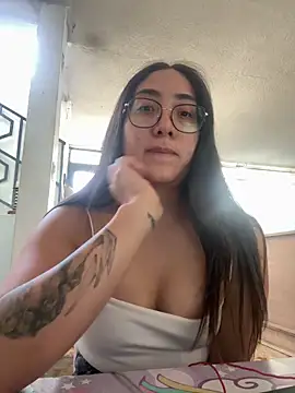 vampiralatina online show from May 14, 2026, 5:20 pm