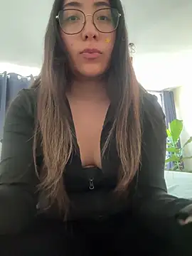 vampiralatina online show from May 20, 2026, 5:41 pm