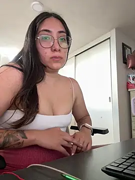 vampiralatina online show from May 25, 2026, 5:41 pm