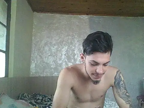 robertmrn112 online show from May 17, 2026, 2:35 pm