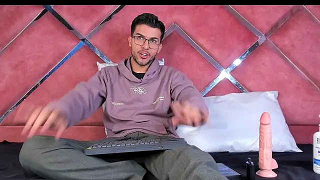 RodrigoColby2 online show from June 12, 2026, 2:43 am