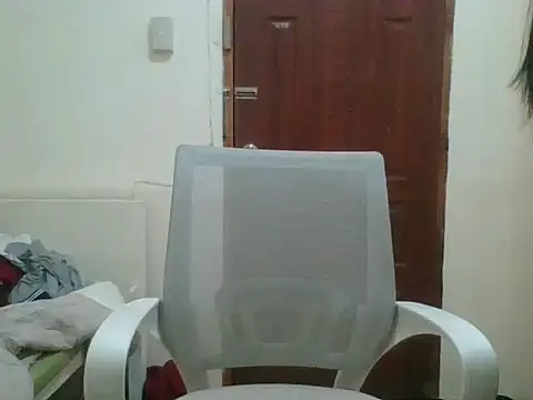 Snapshot of luna_veille chatting on May 16, 2026, 11:46 pm luna veille online show from May 16, 2026, 11:46 pm
