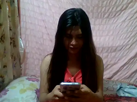 Snapshot of luna_veille chatting on May 23, 2026, 1:04 pm luna veille online show from May 23, 2026, 1:04 pm