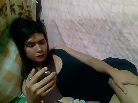 Snapshot of luna_veille chatting on May 24, 2026, 3:55 am luna veille online show from May 24, 2026, 3:55 am