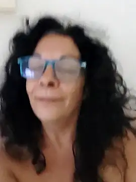 luly mariposa online show from May 5, 2026, 3:25 am