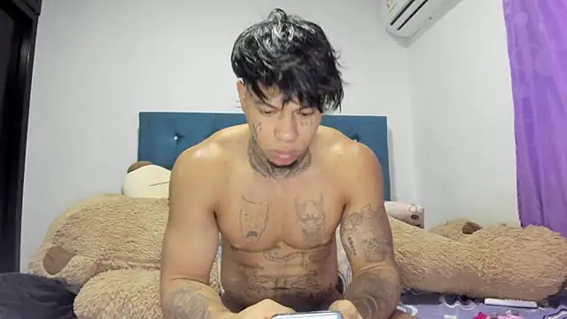daamonxxx19  online show from May 7, 2026, 10:59 pm