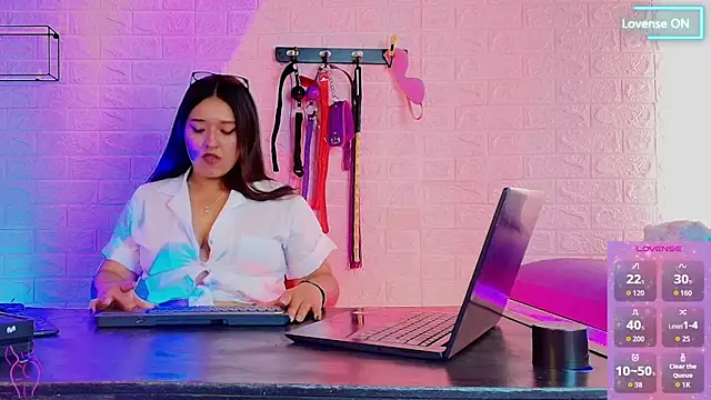 Bdsm Kiara online show from April 8, 2026, 1:55 pm