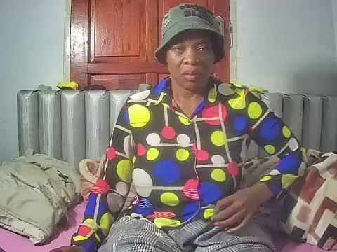 JoyceQueen7 online show from April 6, 2026, 9:05 pm