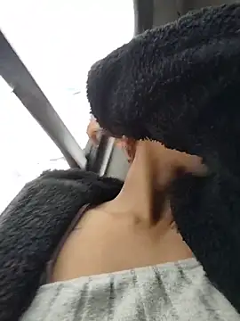 Mia 0-4 online show from April 10, 2026, 8:35 pm