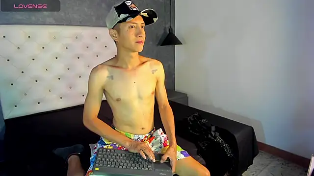 Jara Chick online show from April 13, 2026, 7:52 pm