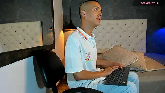 Jara Chick online show from May 29, 2026, 8:29 pm