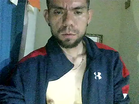 Snapshot of thomas2wood chatting on May 15, 2026, 12:28 am thomas2wood online show from May 15, 2026, 12:28 am