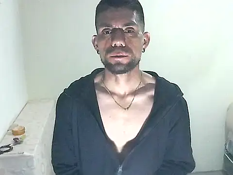 Snapshot of thomas2wood chatting on May 25, 2026, 11:55 pm thomas2wood online show from May 25, 2026, 11:55 pm