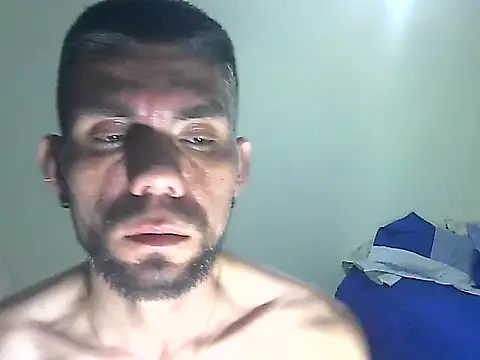 Snapshot of thomas2wood chatting on May 29, 2026, 12:19 am thomas2wood online show from May 29, 2026, 12:19 am
