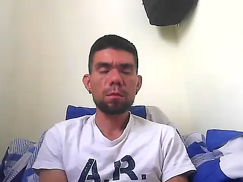 Snapshot of thomas2wood chatting on May 29, 2026, 5:11 pm thomas2wood online show from May 29, 2026, 5:11 pm