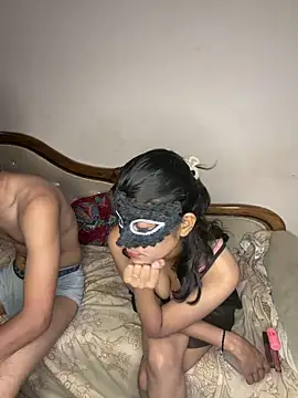 Love Birds00 online show from April 10, 2026, 9:25 am