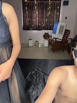 Love Birds00 online show from June 12, 2026, 8:46 am