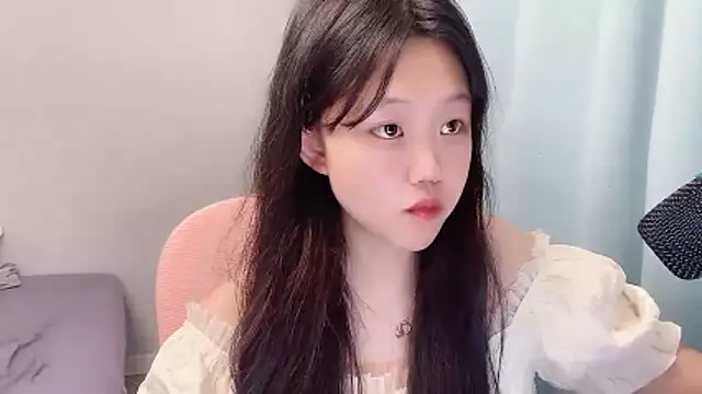 Snapshot of Lilababy00 chatting on May 5, 2026, 2:03 pm Lilababy00 online show from May 5, 2026, 2:03 pm