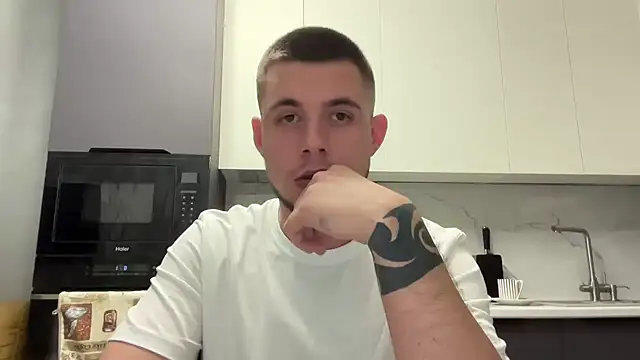 Snapshot of Viktor348 chatting on April 7, 2026, 12:38 pm Viktor348 online show from April 7, 2026, 12:38 pm