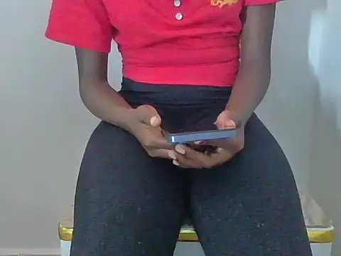 Momoe02 online show from April 12, 2026, 10:42 am