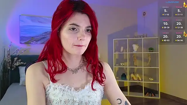 kittylunaa online show from June 23, 2026, 3:04 am