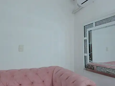 Saarahfoxx online show from April 15, 2026, 12:34 pm
