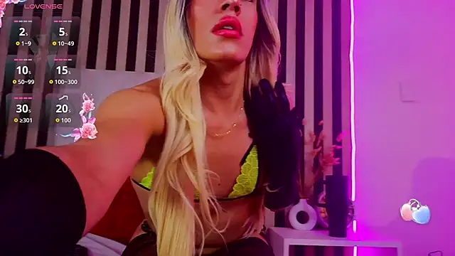 Snapshot of Sasha_TitanX chatting on April 11, 2026, 10:14 pm Sasha TitanX online show from April 11, 2026, 10:14 pm