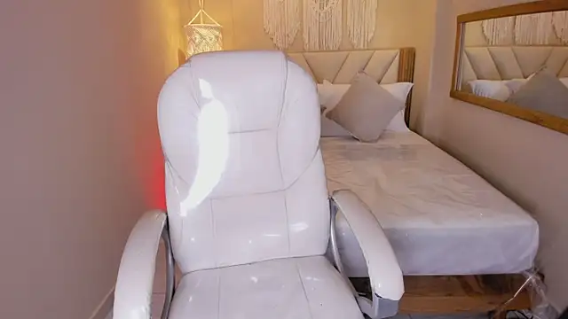 Snapshot of DulceAnngel chatting on April 9, 2026, 4:56 am DulceAnngel online show from April 9, 2026, 4:56 am